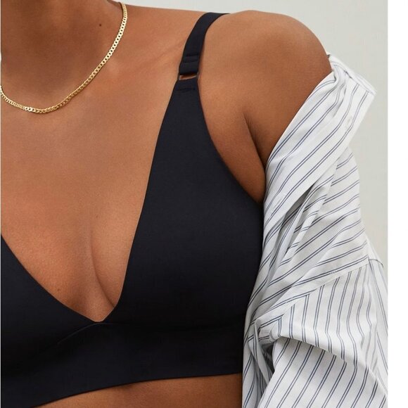 Everlane | The Invisible Bra - Picture 3 of 10
